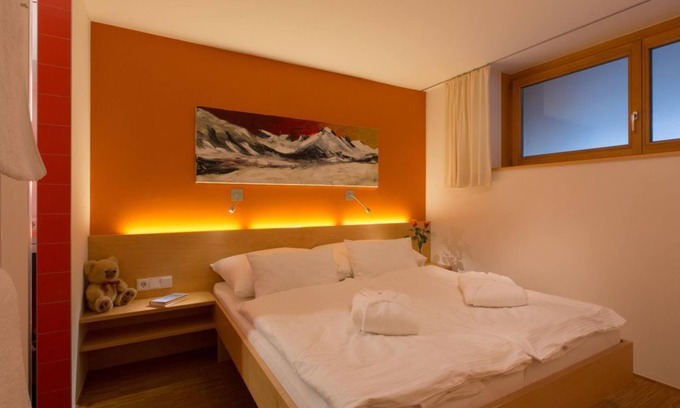 Warth Apartment | Cozy Alpine Apartment Bergkönig with Spa & Family Fun