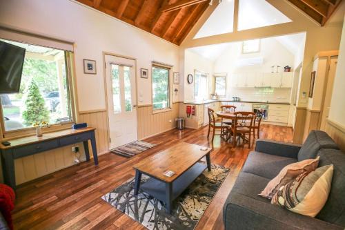 Harrietville Apartment | Unforgettable Alpine Arnica Cottage with Family-Friendly Space