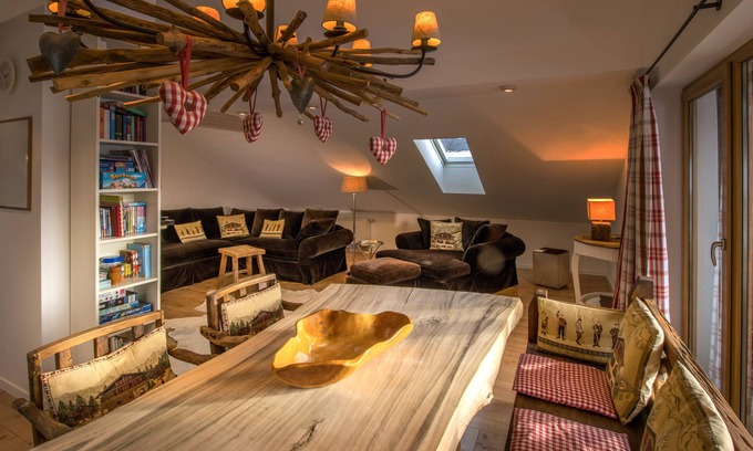 Wallgau Apartment | Experience Alpine Chalet: Nature-Focused Getaway with Ocean Views