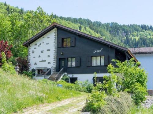 Reckingen Ski Chalet | Beautiful Holiday Home in Fieschertal with Inviting Garden