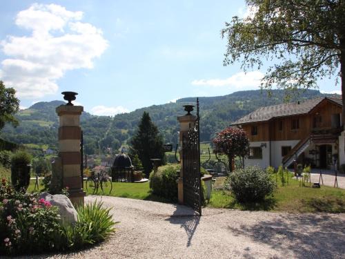 Le Thillot Ski Chalet | Inviting Chalet with Pool and Pet-Friendly Amenities