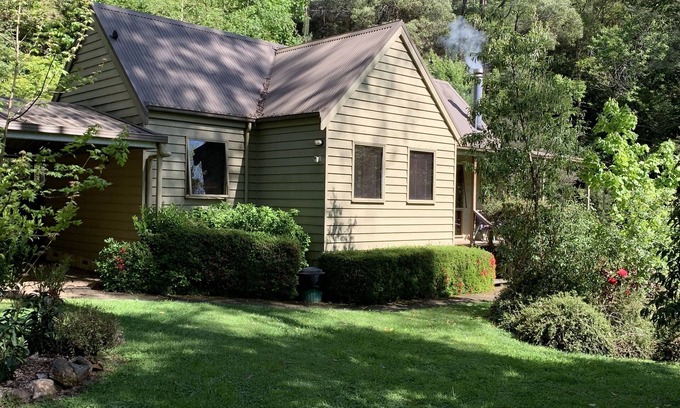 Harrietville Cottage | Discover Shady Brook Alpine Deluxe Cottage with Spa & Pool
