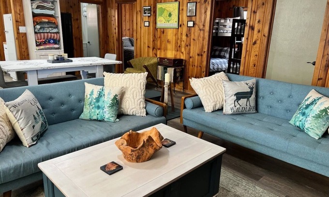 Alpine Cabin | Pet-Friendly Alpine Cabin - Guest Rated 9.8/10!