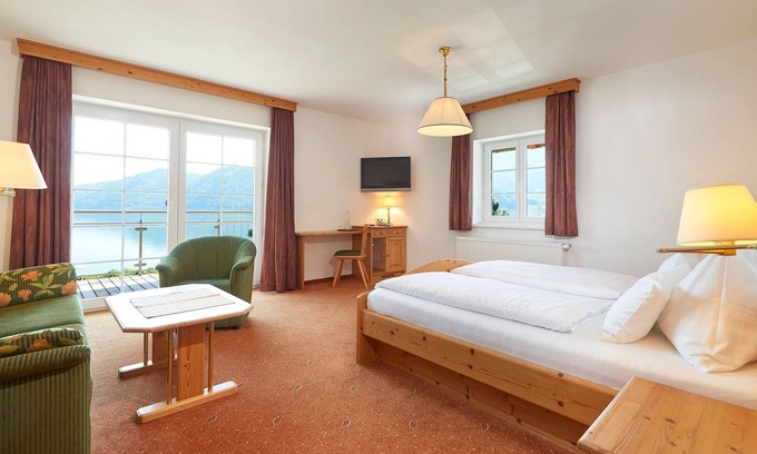 Unterach am Attersee House | Alpine double room with balcony and lake view - Attersee 7 - Hotel STADLER am Attersee, your lakeside hotel in the