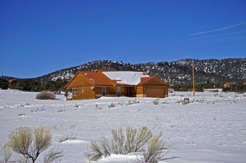 Alpine Village House | Alpine Dream: Family-Friendly Retreat with Great Reviews