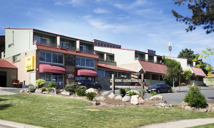 Jindabyne Apartment | Welcoming Alpine Gables: Family-Friendly Retreat Awaits