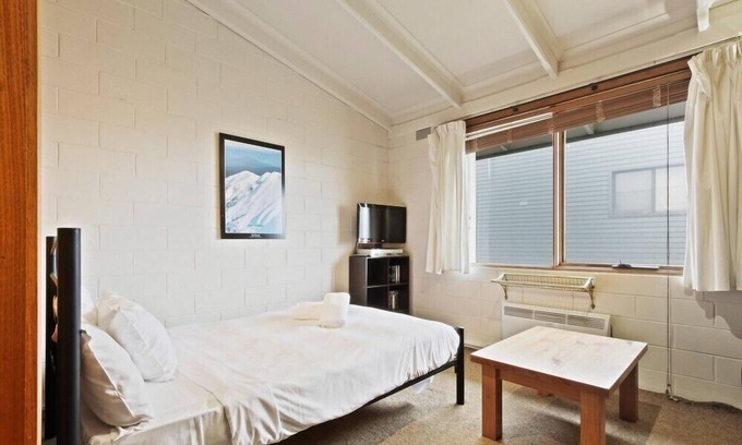 Hotham Heights Apartment | Alpine Haven 7 - Cozy Couples Retreat with Kitchen Access