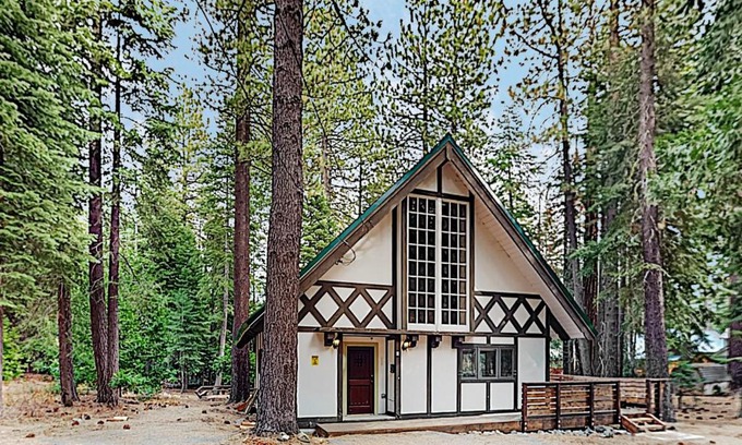 Sunnyside House | Discover Alpine Haven: Child-Friendly Retreat with Hot Tub