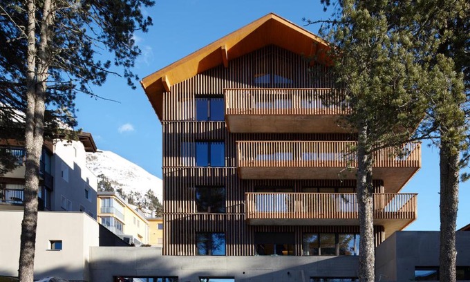 Pontresina Apartment | Discover Alpine Lodge Chesa al Parc: Rated 9.8/10 & Pet Friendly