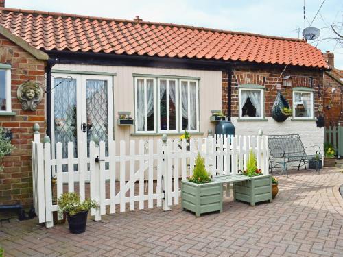 Burgh le Marsh House | Discover Alpine Lodge: Family-Friendly Retreat with 4 Stars