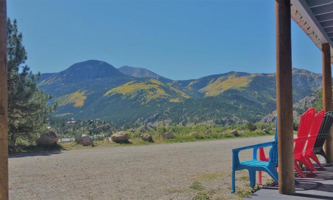 Lake City Hotel | Experience Alpine Moose Lodge: Pet-Friendly Oceanfront Retreat