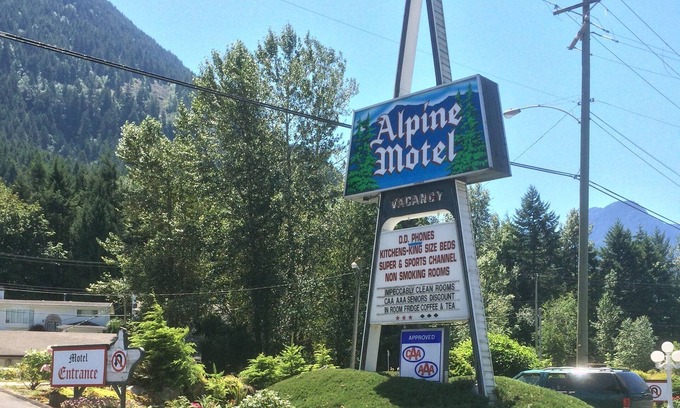 Hope Hotel | Cozy Alpine Motel with Breakfast and Child-Friendly Amenities