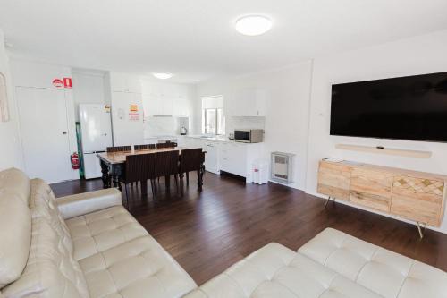 Jindabyne Apartment | Unforgettable Alpine Mountain View – 10/10 Rated Family Escape