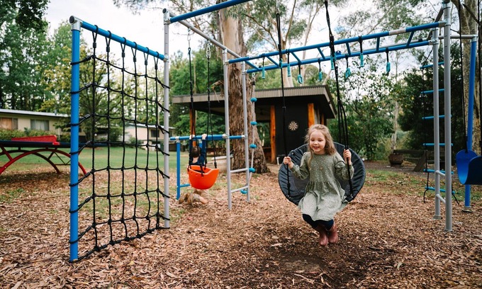 Porepunkah Cabin | Inviting Alpine Riverside Cottages with Family-Friendly Amenities