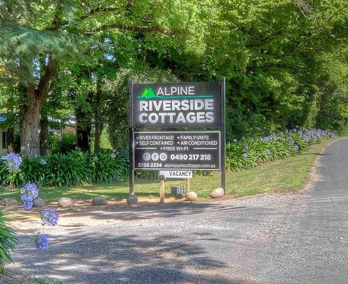 Porepunkah Apartment | Tranquil Alpine Riverside Cottages with Hot Tub & Breakfast