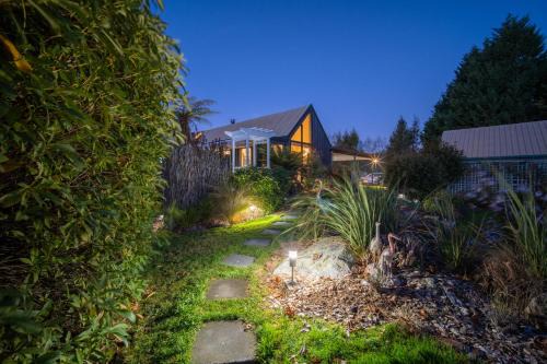 Te Anau Bed & Breakfast | Guest Rated 10/10 at Alpine Rock B&B with Hot Tub