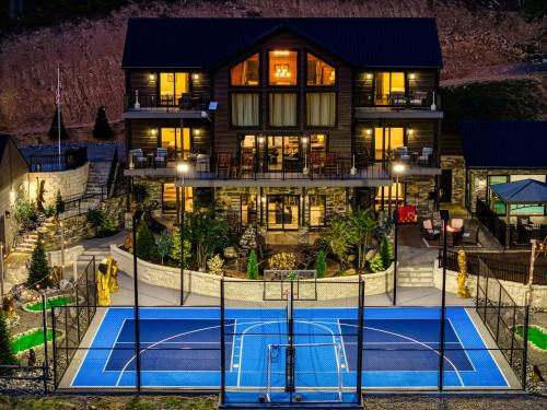Gatlinburg - Pigeon Forge House | Alpine Splash: Private Indoor Pool & Theater Gaming Retreat