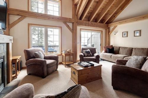 Big White Ski Resort Ski Chalet | Family-Friendly Chalets in Big White, Canada - 9/10 Rated