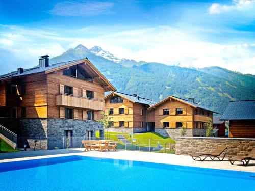 Matrei in Osttirol Apartment | Relaxing AlpinLodges Matrei: Pet Friendly & Poolside Retreat