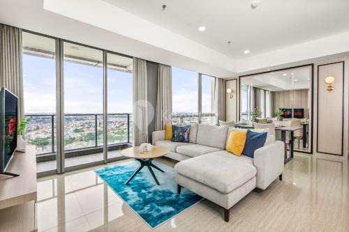 Tangerang Apartment | Alps by Kozystay - Karawaci: Family-Friendly Retreat with Pool