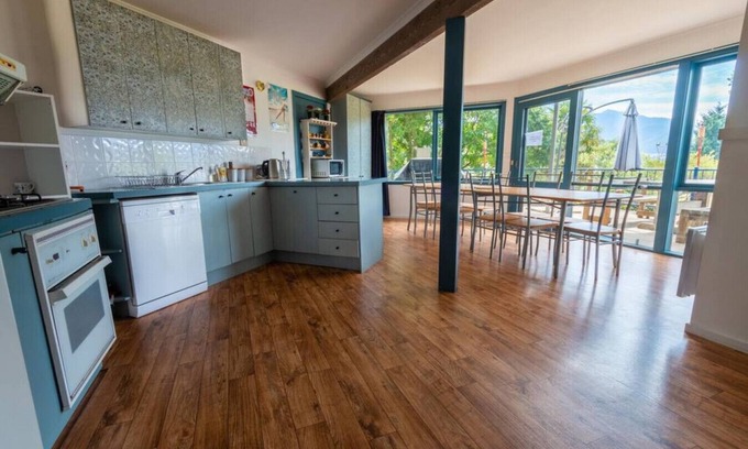 Tawonga Ski Chalet | Explore Alpzview Guesthouse: Family-Friendly Villa Retreat