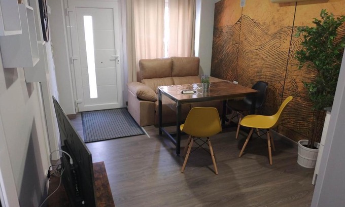 Distrito Centro-Casco-Antiguo Apartment | Ideal Family Getaway at Alqazeres Confort - Rated 8.3/10