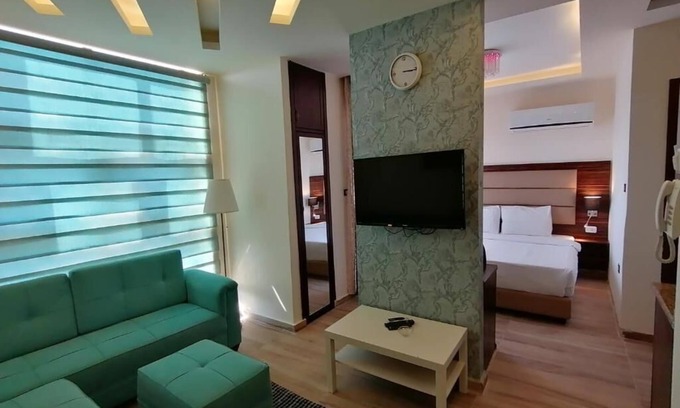 Al Jubeiha Apartment | Cozy Alqimah Serviced Apartment with Balcony Panorama Views