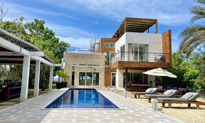 Punta Sur Villa | Experience Casa Iguana Del Mar with Oceanfront Amenities