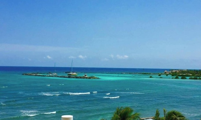 Puerto Aventuras Condo | Exceptional Alta Vista Condo with Oceanfront Views