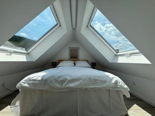 Klosterreichenbach Apartment | Alte Apotheke: Modern Apartment with Rooftop Charm