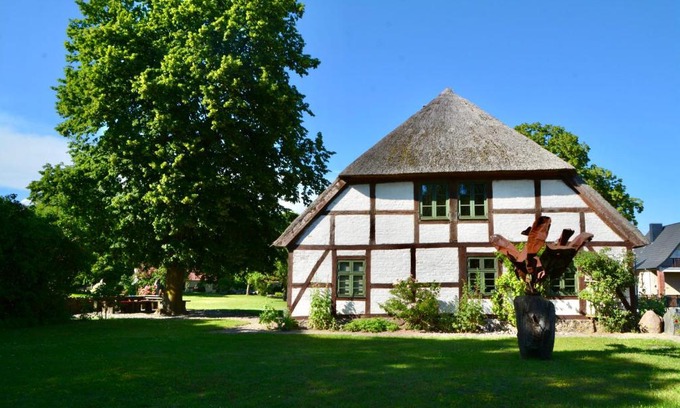 Walkendorf House | Pet-Friendly Retreat at Alte Ausspanne - Top-Rated Stay!