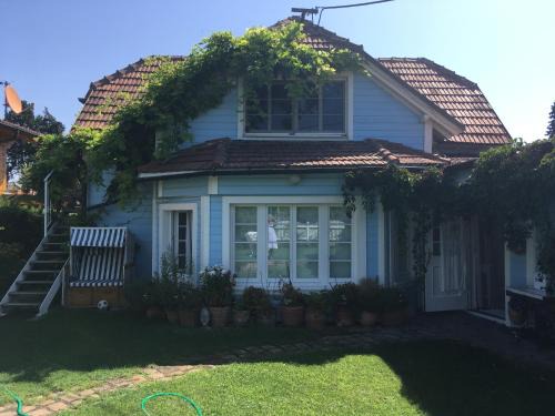 Kaisermuhlen Apartment | Alte Donau: Oceanfront Retreat with Top Guest Ratings