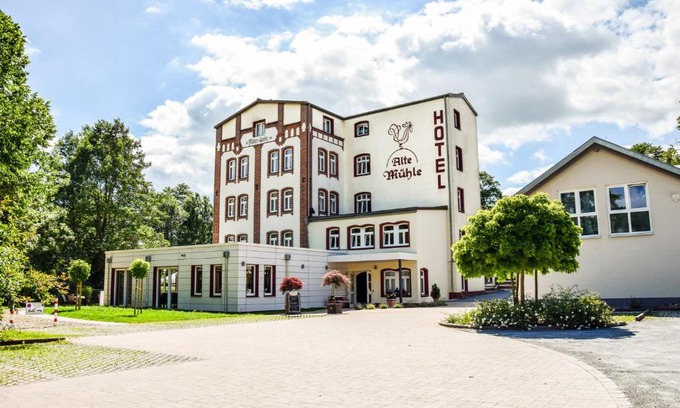 Roedental Hotel | Discover Alte Mühle Hotel & Restaurant: Pet-Friendly Oasis