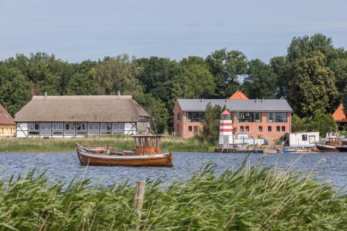 Waase House | Cozy Retreat at Alte Scheune am Focker Strom: Pet-Friendly Stay