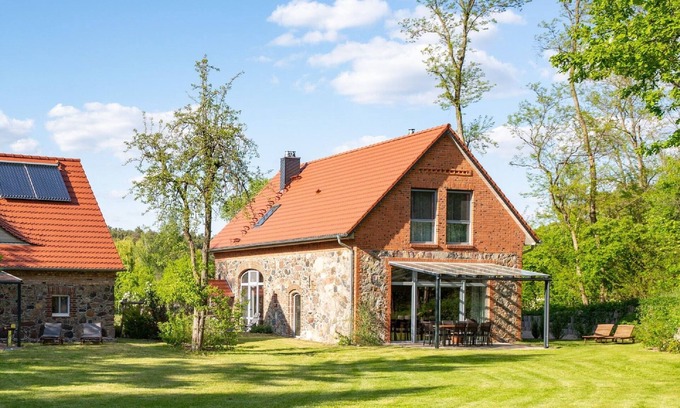 Gorzig House | Spacious Alte Scheune: Ideal for Families with Sauna & Pool