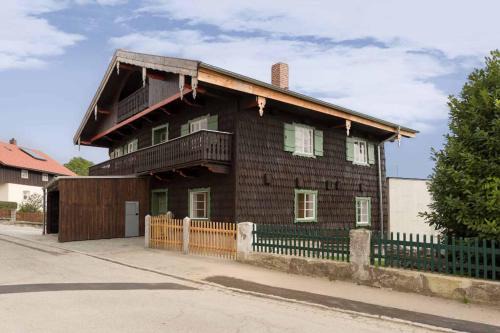 Bad Griesbach im Rottal Apartment | Comfortable Stay at Alte Schmiede with Child-Friendly Amenities