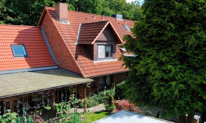 Goosefeld Apartment | Cozy Alte Schmiede App 1: Child-Friendly with Kitchen
