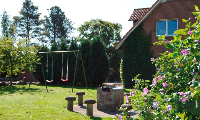 Windeby Apartment | Family-Friendly Comfort at Alte Schule App 3