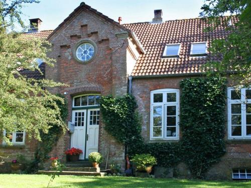 Tetenbull House | Discover Alte Schule Tetenbüll: Family-Friendly Retreat