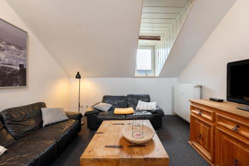 Neuwied Apartment | Welcoming Alte Stadtvilla: Family-Friendly Getaway