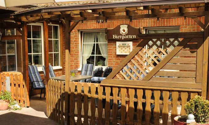 Wolfsburg Hotel | Charming Alter Dorfkrug Am Kanal: Family-Friendly Getaway