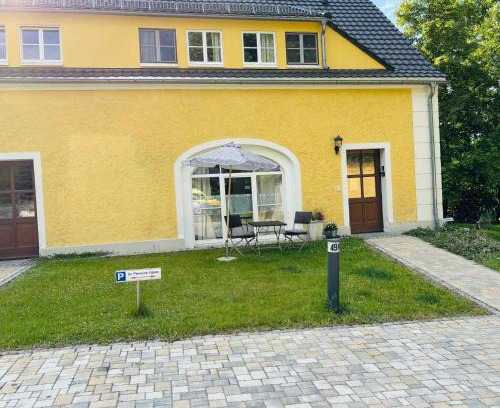 Gablenz Apartment | Pet-Friendly Escape at Alter Gutshof Kromlau - 9/10 Rated