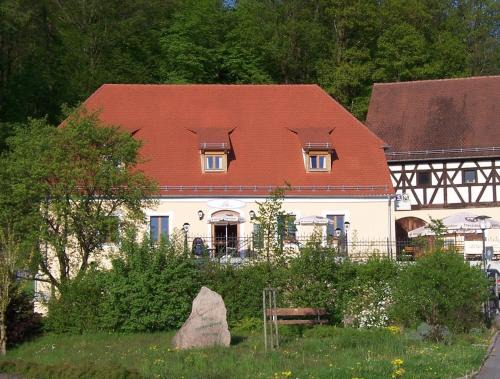 Wernberg-Koeblitz Hotel | Discover Alter Pfarrhof: Pet-Friendly Family Retreat