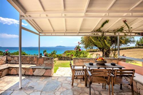 Sithonia House | Pet-Friendly Getaway at Alterra Vita Captain's Cabin