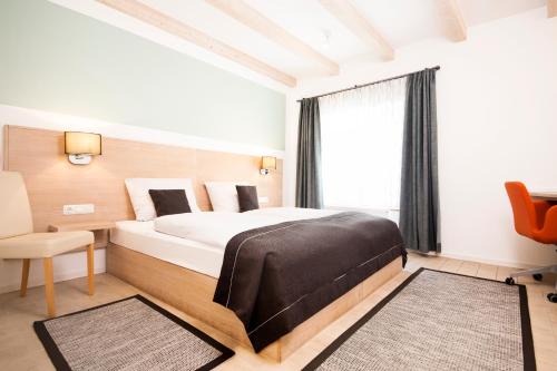 Giessen Hotel | Cozy Altes Eishaus: Family-Friendly Hotel & Dining Experience