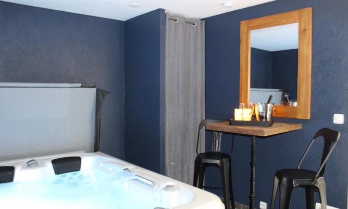 Fontenay-le-Comte House | Relax at Althéa: Oceanfront Gîte with Spa and Hot Tub
