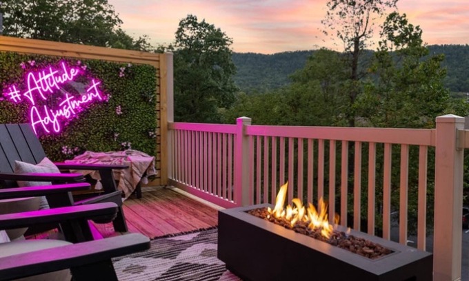 McGaheysville House | Altitude BnB: Incredible Views, Hot Tub & 2 Fun Arcades