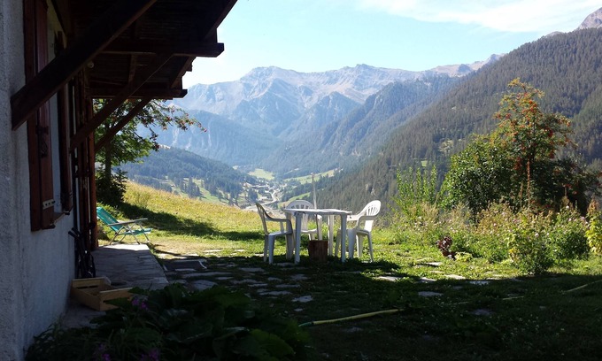 Molines-en-Queyras Ski Chalet | Cozy Chalet with Panoramic Valley Views and Pool Access
