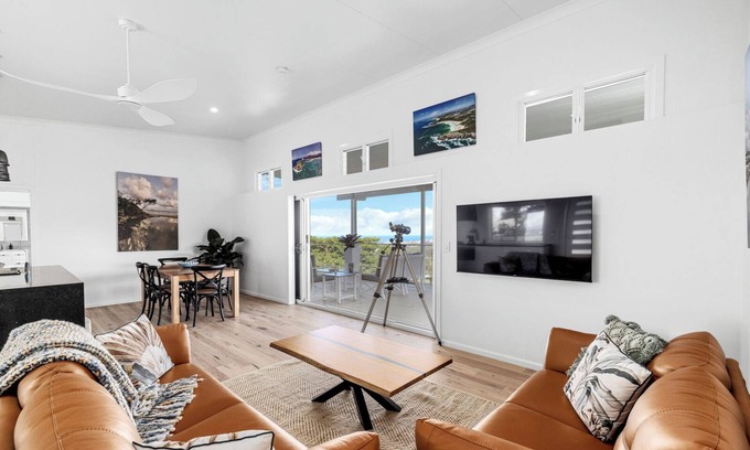 Coffs Harbour House | Pet-Friendly Retreat with Easy Access and Scenic Views