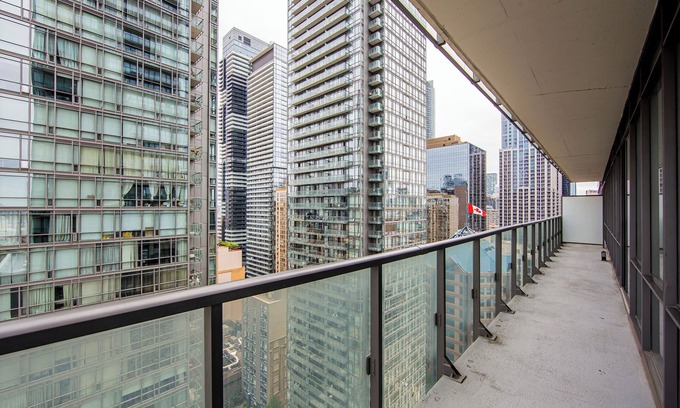 Bay Cloverhill Apartment | Relaxing Altitude Suites Bay Street with Pool & Spa Access